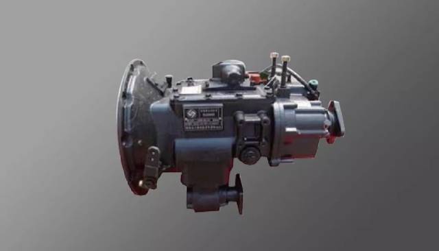 大速比法士特8档变速箱 分动箱,可以将动力同时输出到前/后桥,四驱