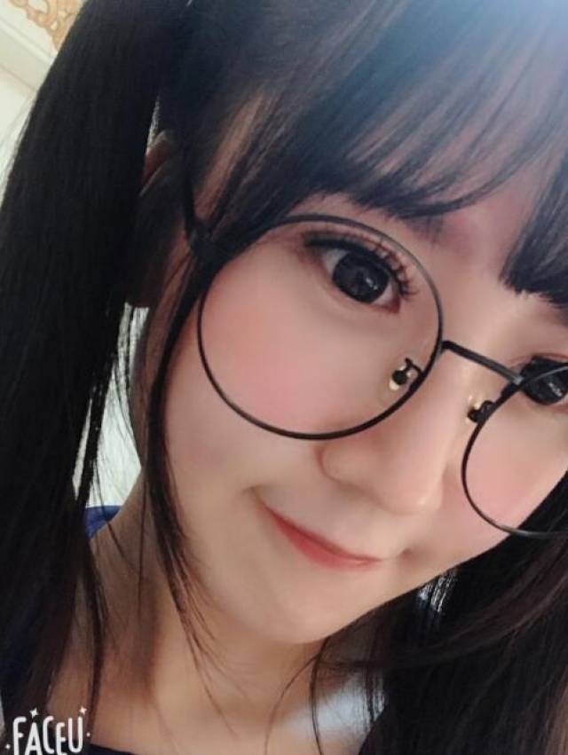 最好看的学生装直播 lol陆雪琪逆龄生长比真正的学生还要年轻