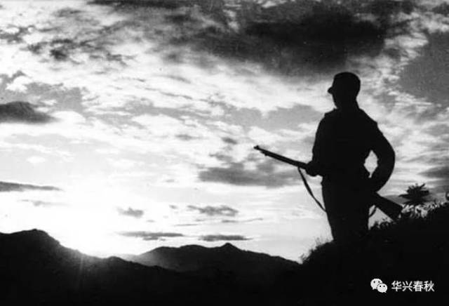 哨兵站岗图集:中国军队的观察哨.