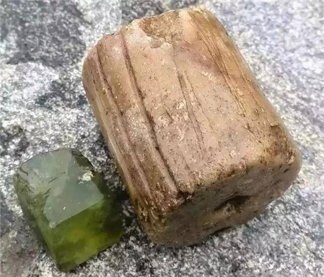 五女峰下的安绿玉传说