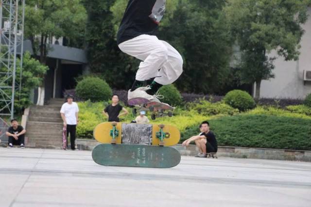 干货| 萌新们需要了解的滑板术语,以及那些大佬会的骚招