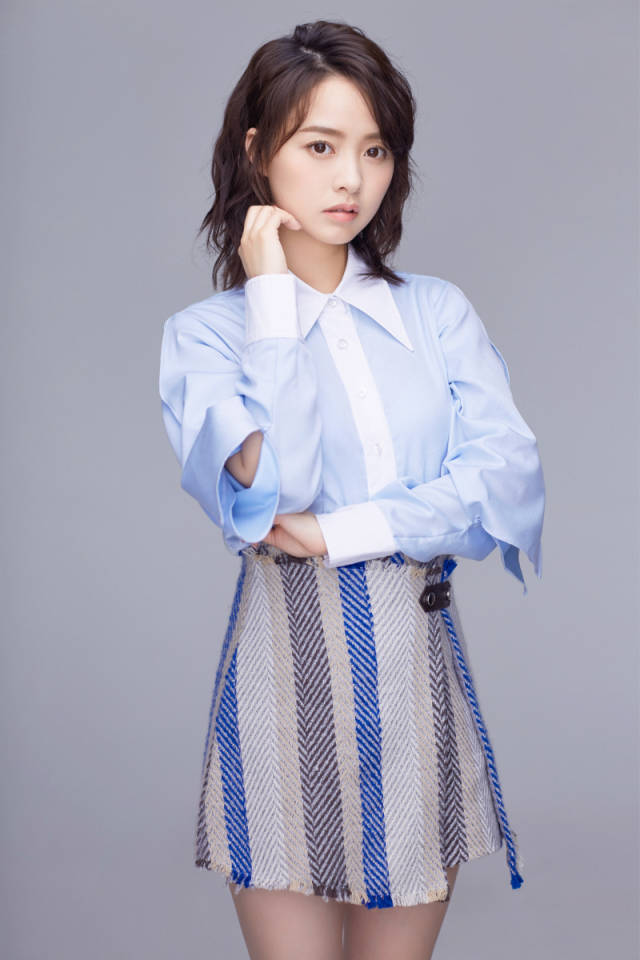 演员余心恬最新写真曝光 职业与甜美并存展现蜕变魅力