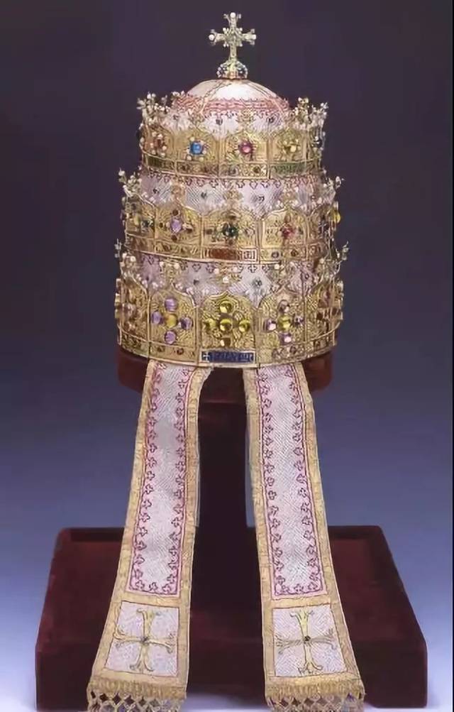 英国女王说别低头王冠真的会掉皇室头顶上的艺术