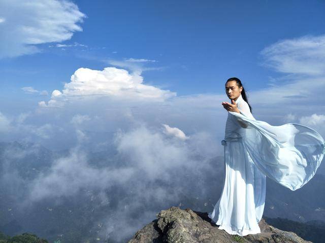 任逍遥的意境,穿梭于浑朴的思想里