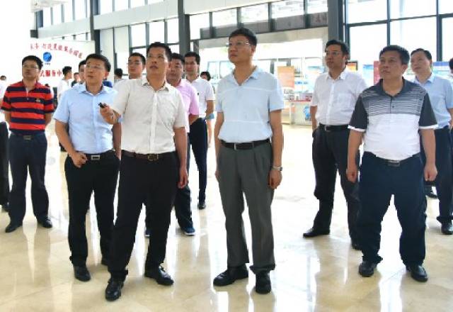 常委会党组书记,常务副主任李天,副市长唐小兵,县领导申翰杰,梁妙练