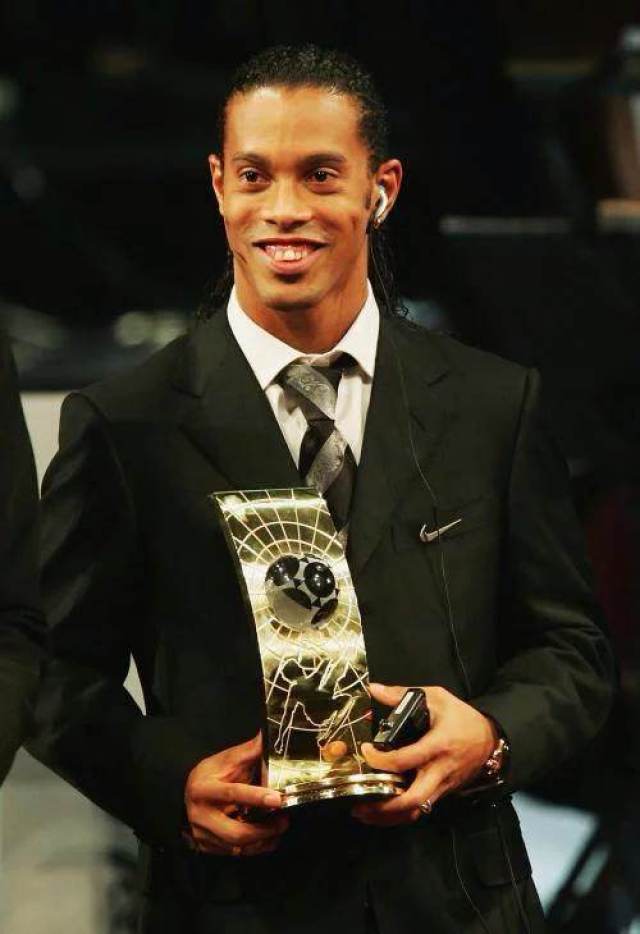 绝对巨星之罗纳尔迪尼奥:一辈子的"小罗纳尔多"也足够辉煌