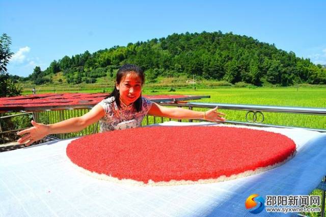 武冈米花历史悠久,是当地的特色美食之一,其制作技艺