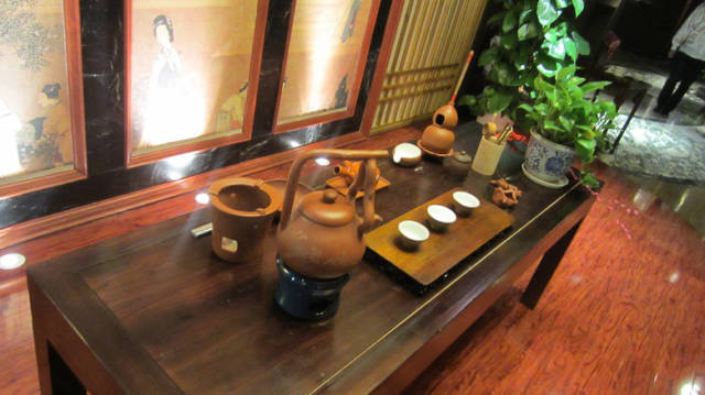 中国传统茶文化认为,茶具的摆放也是有讲究的,摆放得不对,不仅会影响
