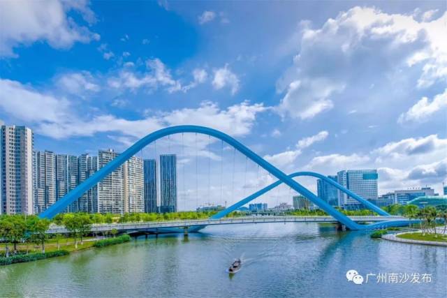 资料图 蕉门河车行桥——凤翔桥 两条飘逸的蓝色桥架 犹如彩凤飞舞