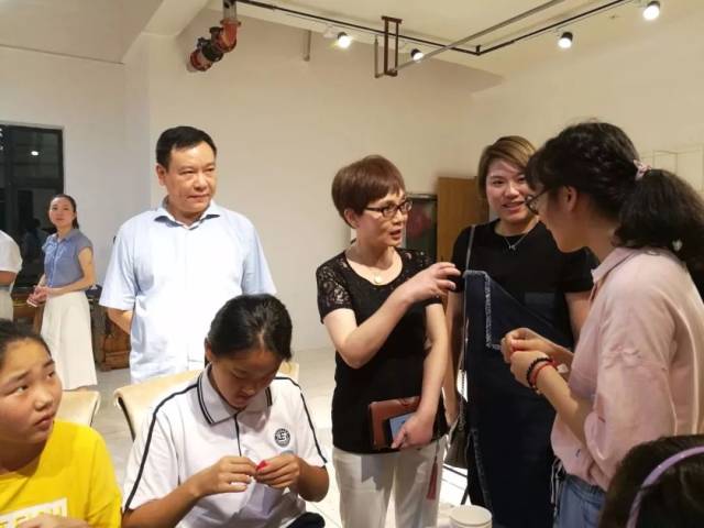 零距离访谈听意见",先后听取了温州市文化广电新闻出版局局长张纯芳的