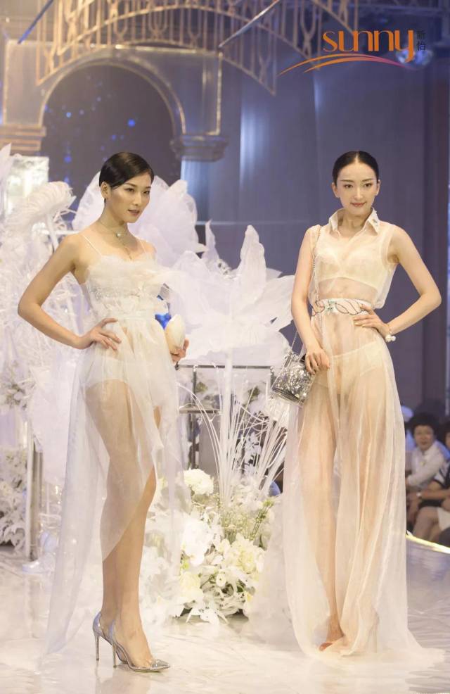 祝贺依曼丽莎莲妮2019年春夏营销峰会暨新品发布会成功召开!