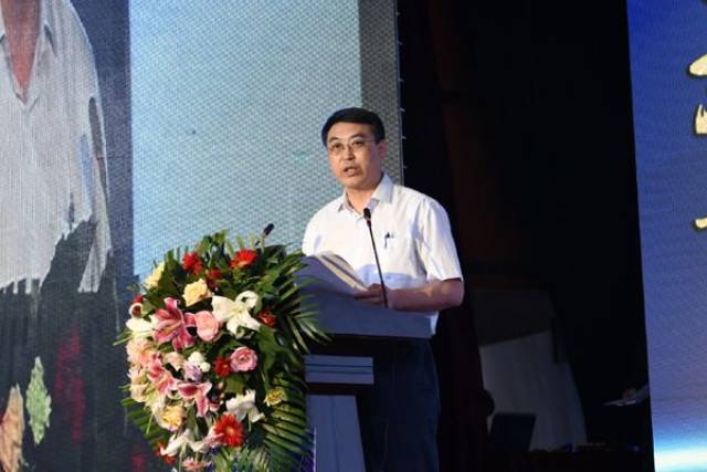 二院党委书记王永晨教授致辞