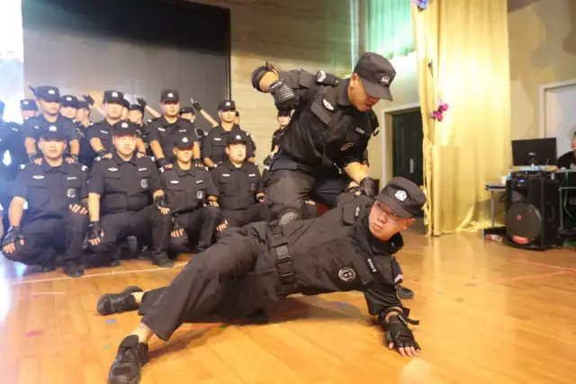 [号外]8月10日晚8点灵宝体育馆,我们"向人民报告"-社会频道-手机搜狐