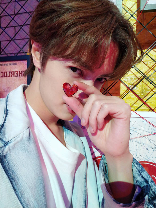 官鸿成《心动的信号》固定嘉宾 个人综艺首秀引关注