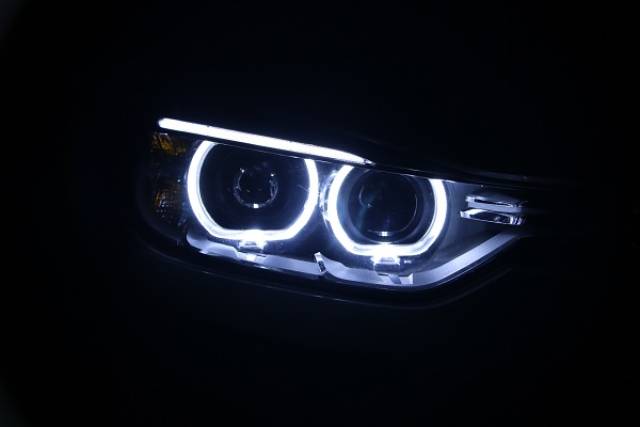 宝马316i升级大灯贝雷帽氙气灯透镜车灯升级改装成都宝马奔驰升级