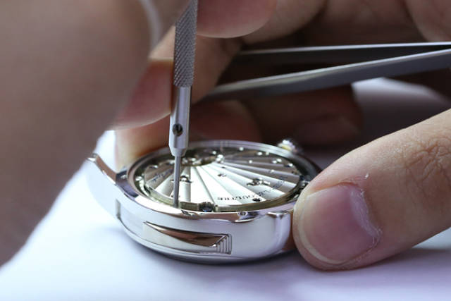 南京积家手表维修 积家三问手表维修保养作业
