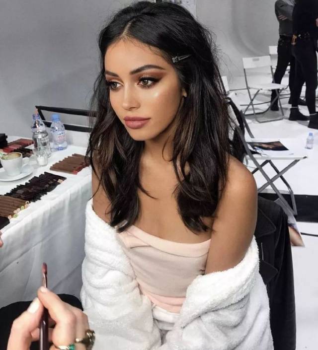 cindy kimberly,1998年出生,是一位西班牙和菲律宾混血儿.