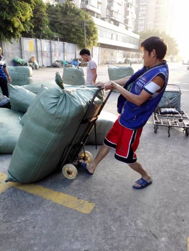 我不是药神,但我是一名拉包工.