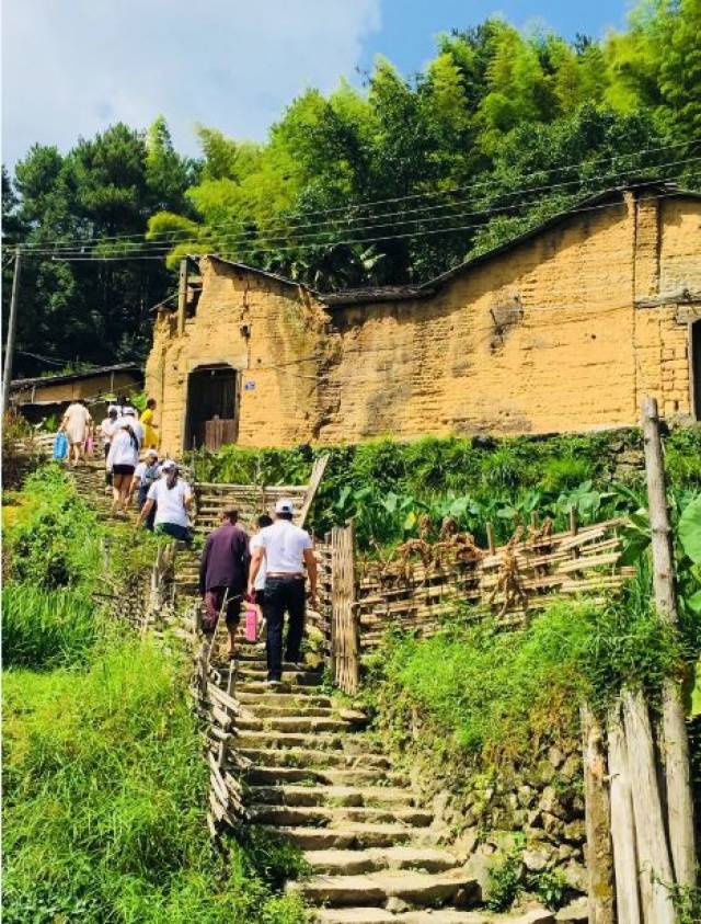 浦城驻沪党委徐汇支部——2018赴浦城贫困山区助学公益活动