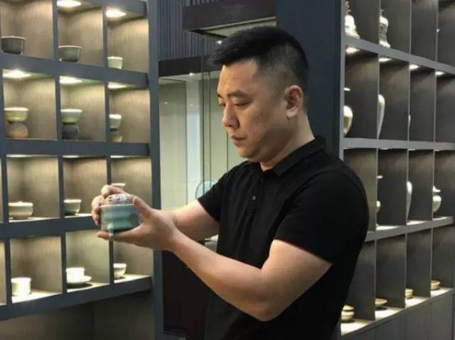 对于龙泉青瓷艺人而言,胡书记的讲话为他们未来发展指明了方向.