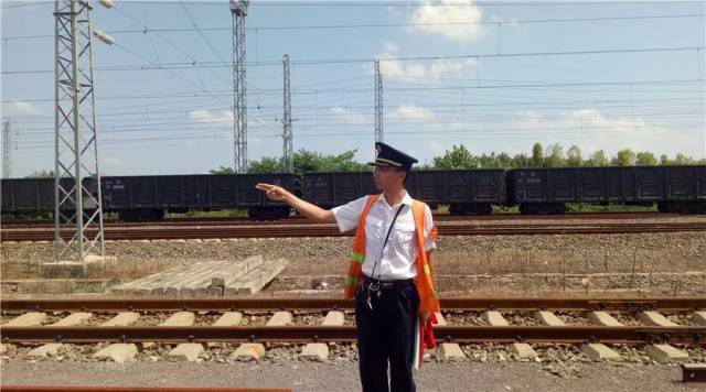 认真观察鞲鞴杆动作过程