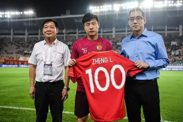 "每次换郑龙都没什么好事,我服了这菜鸟教练卡纳瓦罗了,许家印快点换