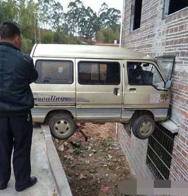 五花八门的车祸图片,原谅我不厚道的笑了-搞笑频道-手机搜狐