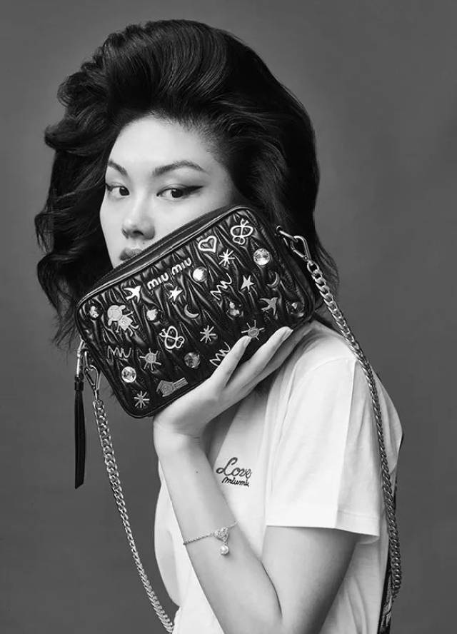 20款大牌七夕限量包包,最后竟爱上了300多块的小ck.