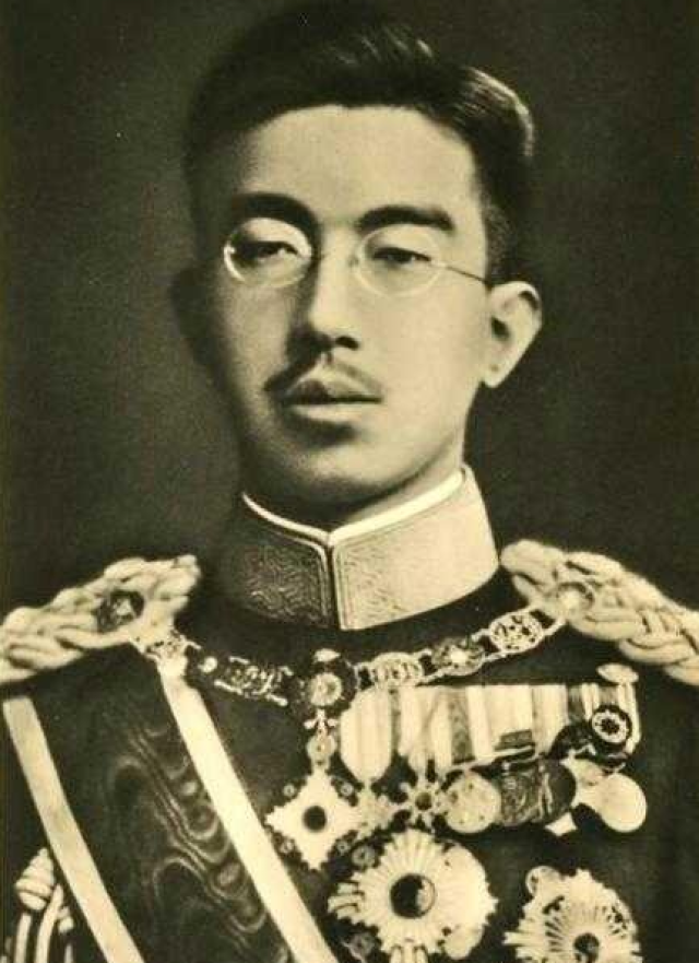 抗日战争日本天皇照片图片