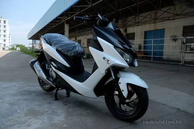 实力pick 金城"草蜢"200cc运动踏板