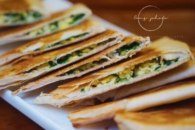 扒鸡,笨鸡炖榛蘑,凉拌猪嘴蘑也是必须一尝的, 蝲蛄豆腐汤更是鲜美无比