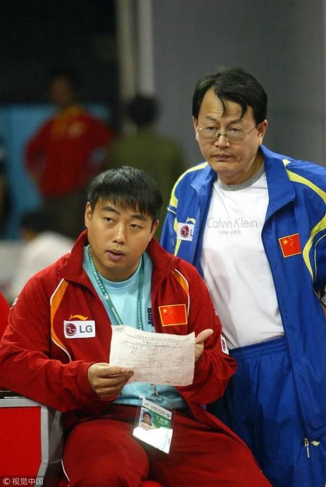 刘国梁和吴敬平(右)