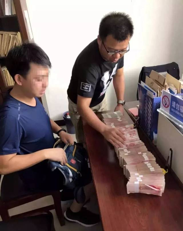 8月9日上午一大早,马某就带着45万元现金来到新乡县人民法院执行局.