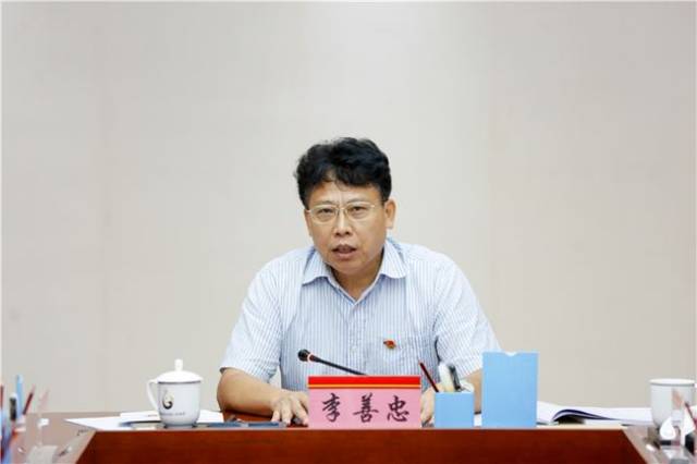 陵水县政协主席李善忠出席会议