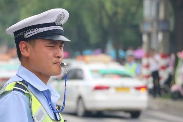 做警察不黑,那不就"白活"一辈子了吗?