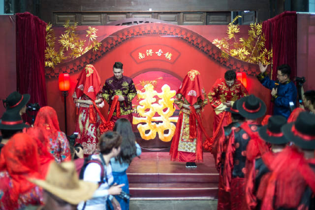 七夕迎佳人,南浔古镇上演史上最隆重水乡婚礼,50对欢聚一堂