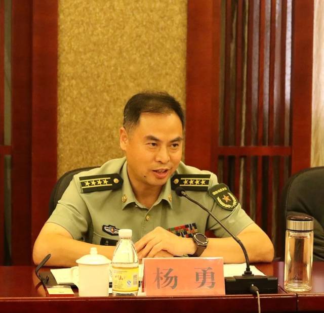 头条市党管武装工作考评组深入我县考评