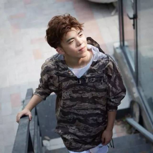 刘佳乐 和大部分的00后一样,十八岁的刘佳乐拥有一切少年该有的美好