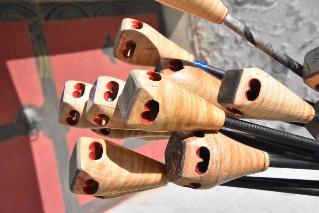 藏民这把箭会发出响声,不用于打猎打仗,男人专用来庆祝