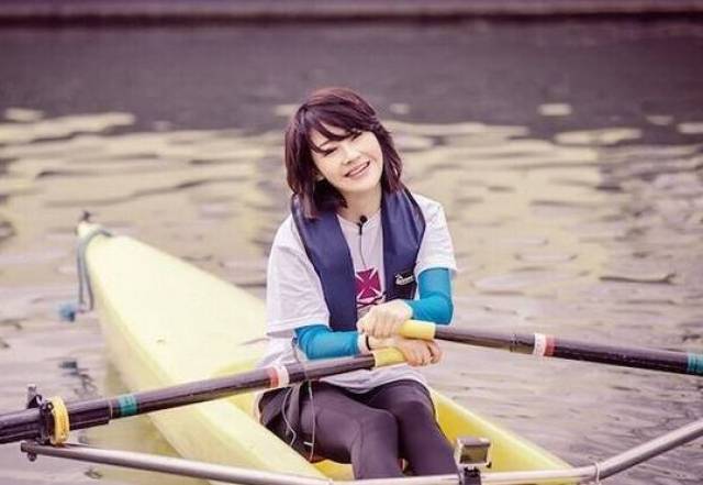 而一切还得从她上了《花儿与少年》开始,去了两季,两季都被骂得厉害得