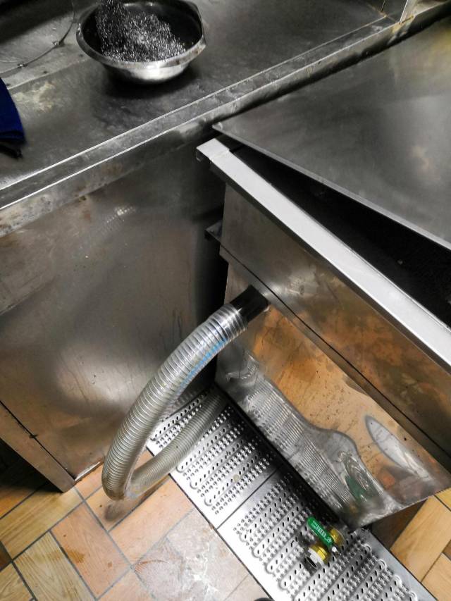 安康这个小区的临街餐饮餐厨废弃物污染得到有效解决!