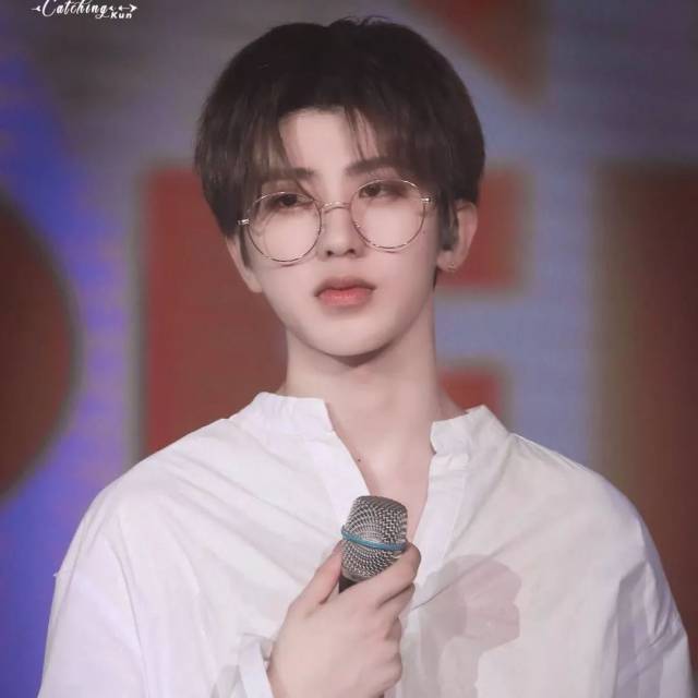 蔡徐坤微博转发量破亿,一点说明他超过tfboys,