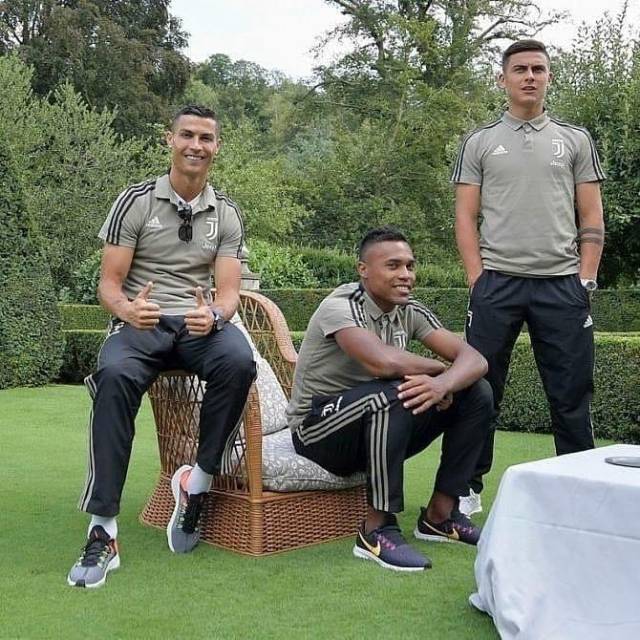 c罗尤文首秀独造3球!半场被3保镖护送离场 众球迷扒衣不成求合影