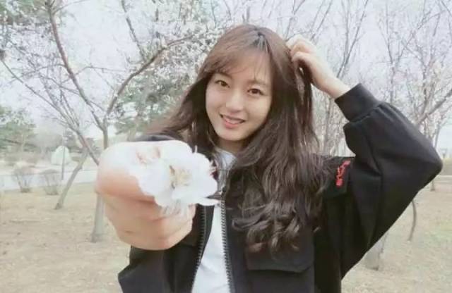 身边的朗读者丨刘梓琳——《醒来觉得 甚是爱你》_手机搜狐网