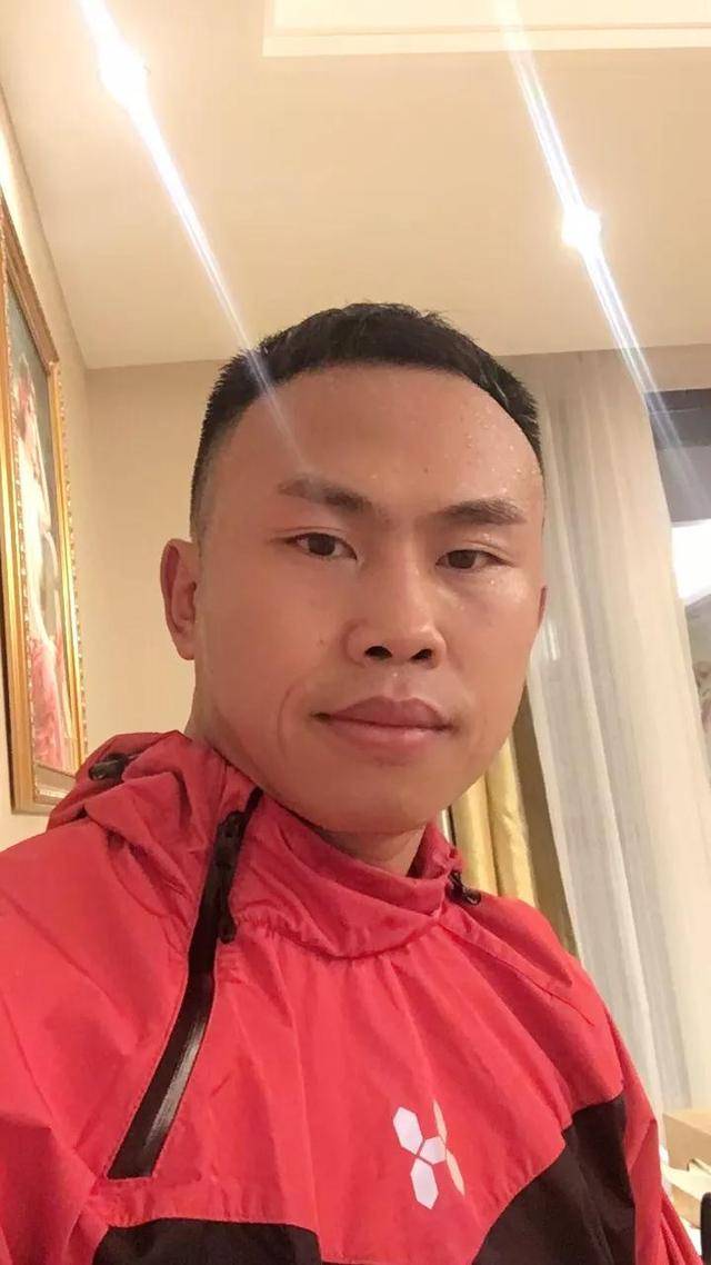 解放军拳王周志鹏批《甜蜜暴击》缺乏生活体验,愿亲自教鹿晗搏击