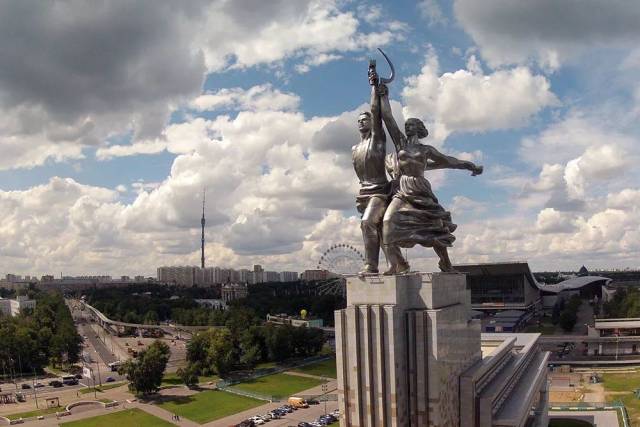俄罗斯镰刀锤子雕像图片