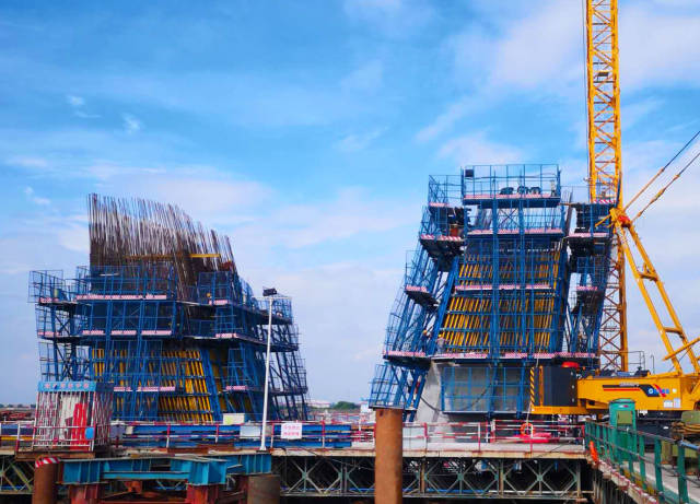 大桥之后的又一高塔斜拉桥,主塔施工工艺应用的是类似的爬模施工技术