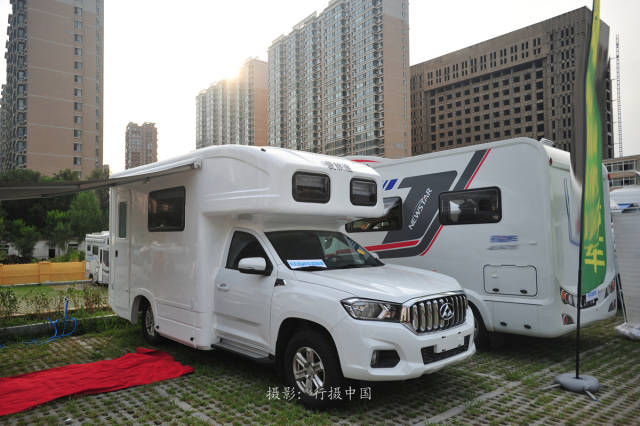 沈阳首届房车展落下帷幕,数十款改装房车亮相营地