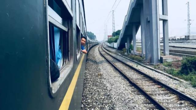 高铁时代,遵义最后一趟绿皮火车,最低票价3块钱,好想再去坐一次