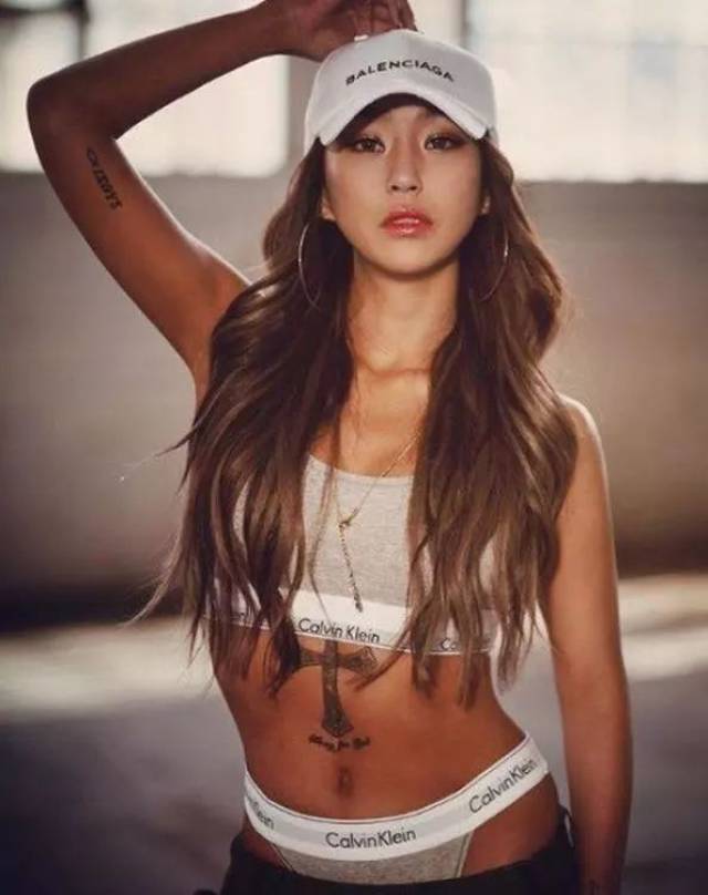 两次手术留伤疤,孝琳自曝肚子上十字纹身背后的故事